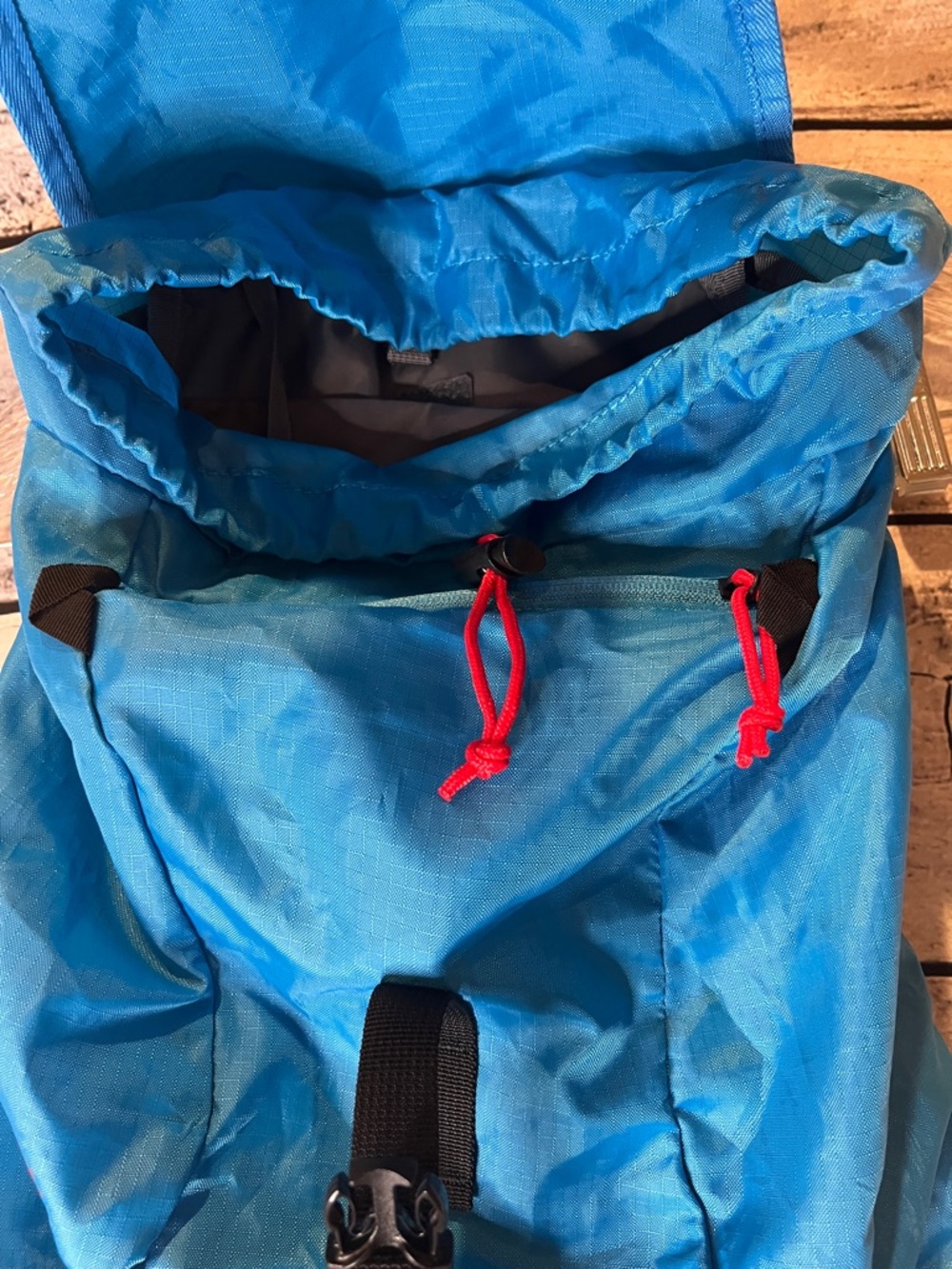 Eddie Bauer 20L Stowaway Ruck Pack Bright Blue Backpack Travel Hiking Compact - Picture 2 of 6